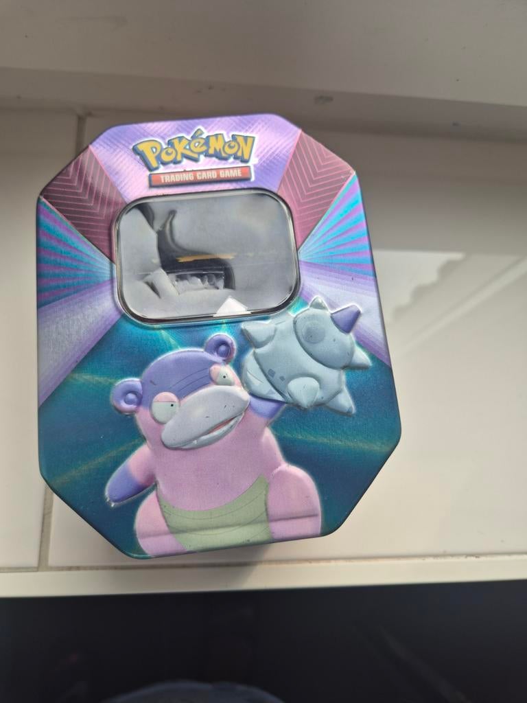 Pokémon Kaarten Collectie met Tin Box - Slowpoke & Snom, Ophalen of Verzenden, Gebruikt, Meerdere kaarten