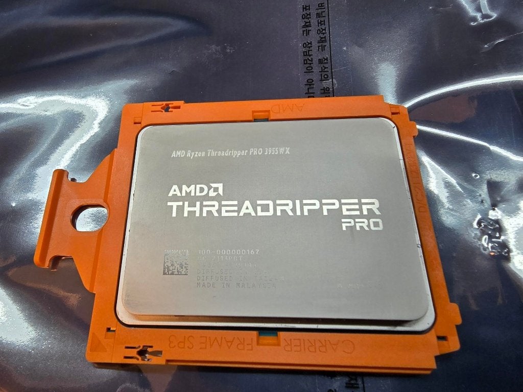 AMD Ryzen Threadripper Pro 3955wx CPU Processor  16 cores, Computers en Software, Processors, Ophalen of Verzenden, Zo goed als nieuw