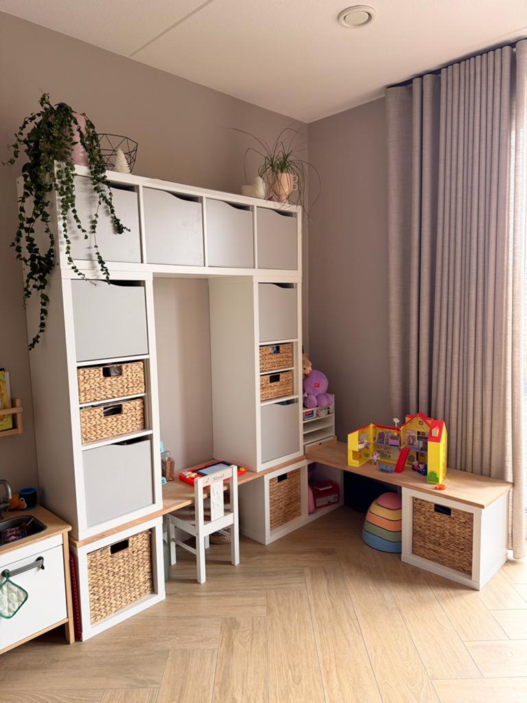 Kallax kinderhoek kastenset inclusief manden en deurtjes, Ophalen, 50 tot 100 cm, Zo goed als nieuw, Minder dan 100 cm