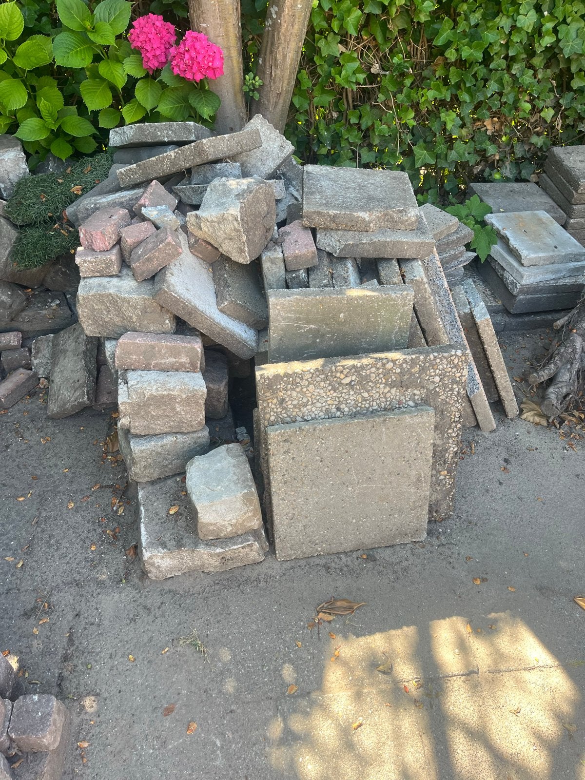 GRATIS! tegels, klinkers, keien en bordes tegels gratis af t, Tuin en Terras, Ophalen, Gebruikt, Klinkers, Minder dan 5 m²