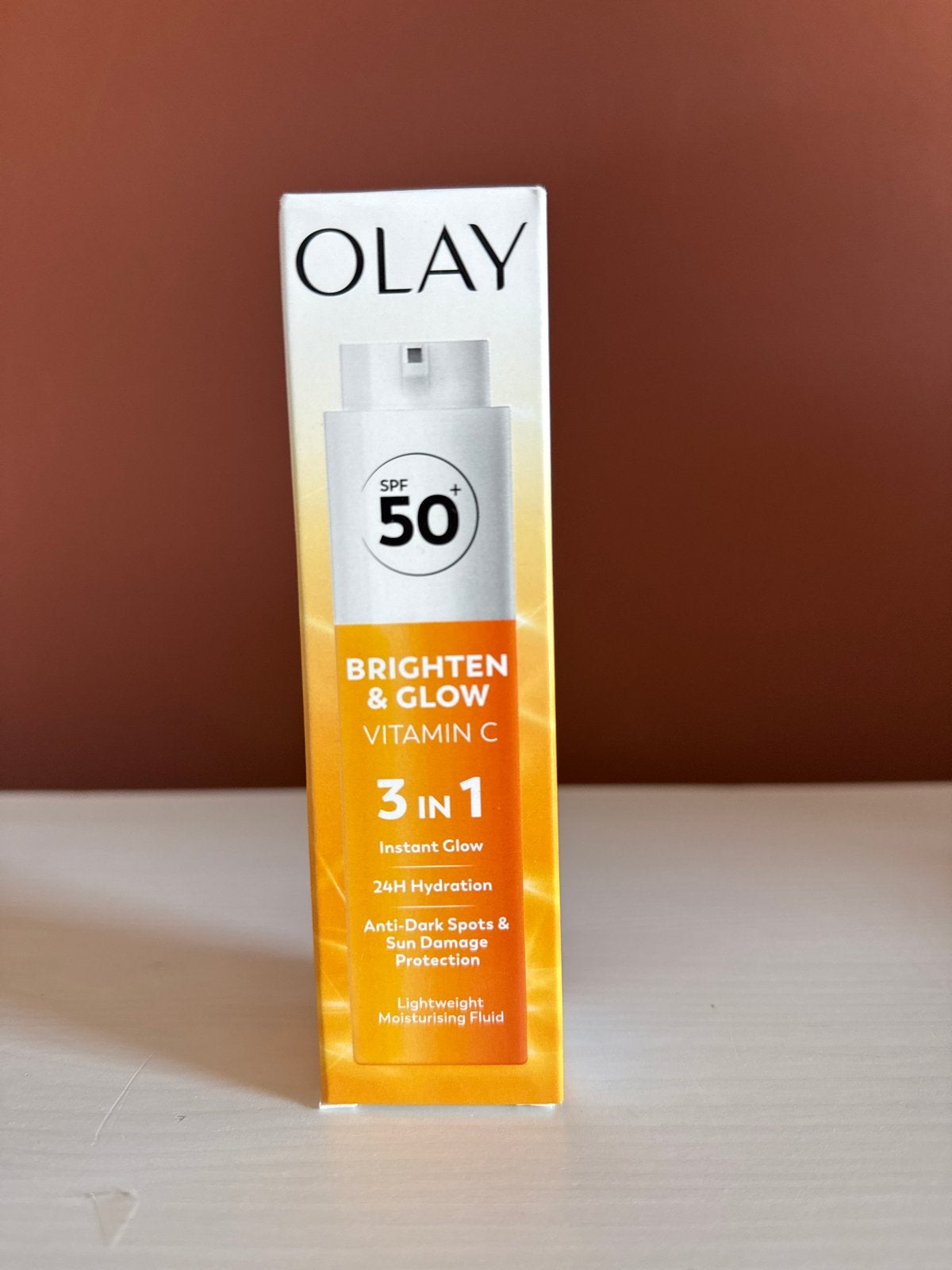 Olay Brighten & Glow Vitamin C SPF 50 - Nieuw in doos, Sieraden, Tassen en Uiterlijk, Uiterlijk | Gezichtsverzorging, Ophalen of Verzenden
