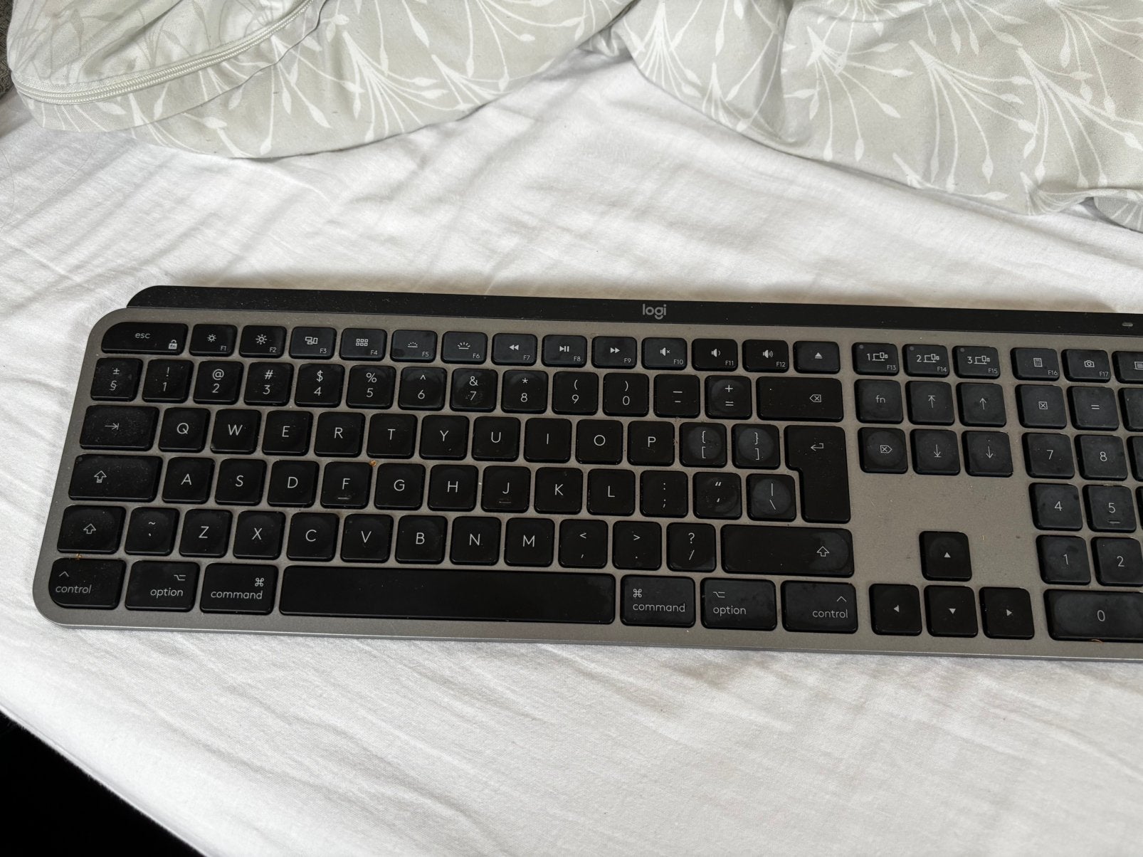 Logitech toetsenbord (mac), Draadloze ontvanger, Ophalen of Verzenden, Zo goed als nieuw, Draadloos