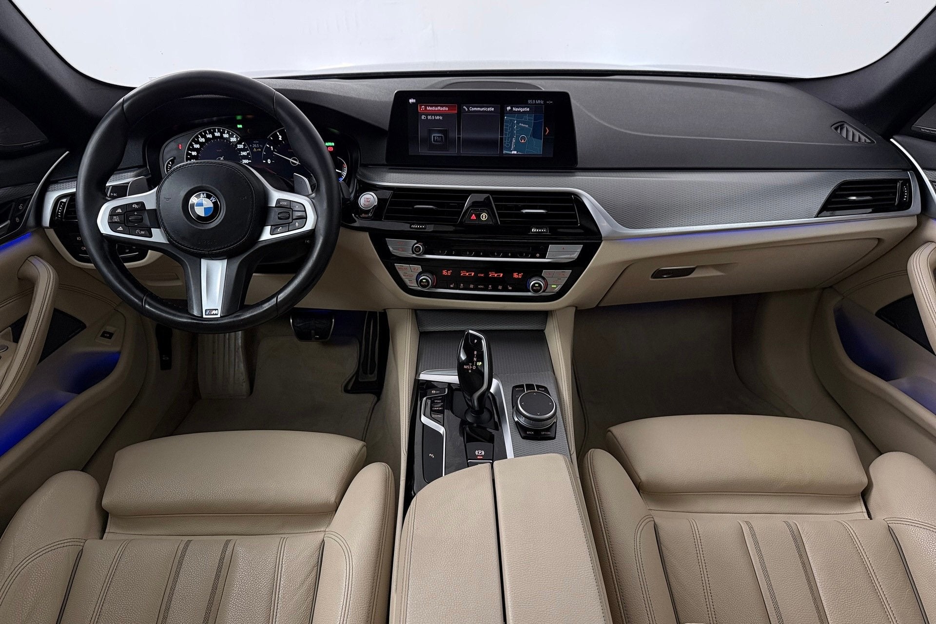 BMW 5-serie Touring 540i xDrive High Executive (PANORAMADAK,, Automaat, Gebruikt, 2000 kg, Vierwielaandrijving