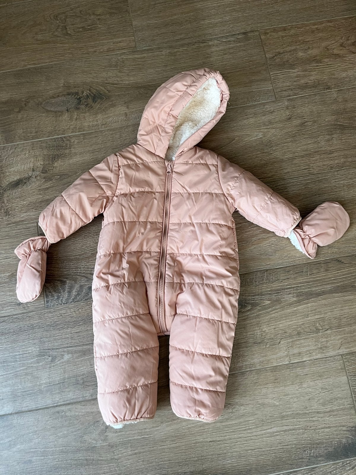 Roze gewatteerd baby skipak met teddy voering, Kinderen en Baby's, Babykleding | Overige, Ophalen, Zo goed als nieuw, Meisje