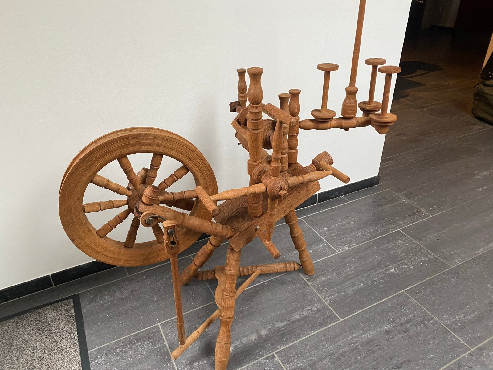 Antiek houten spinnewiel - Decoratief en functioneel, Ophalen, Nieuw, Spinnewiel
