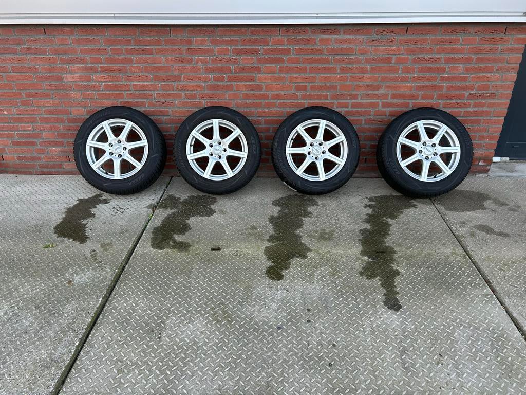 4 Winterbanden op velg - 205/60 R16 met goede profieldiepte, Ophalen, Gebruikt, 16 inch, Banden en Velgen