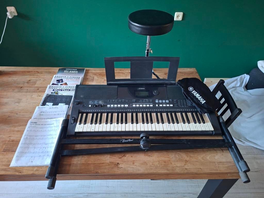 Yamaha E433 Keyboard SET – incl. houder, kruk en bladmuziek, Muziek en Instrumenten, Keyboards, Ophalen, Zo goed als nieuw, 61 toetsen