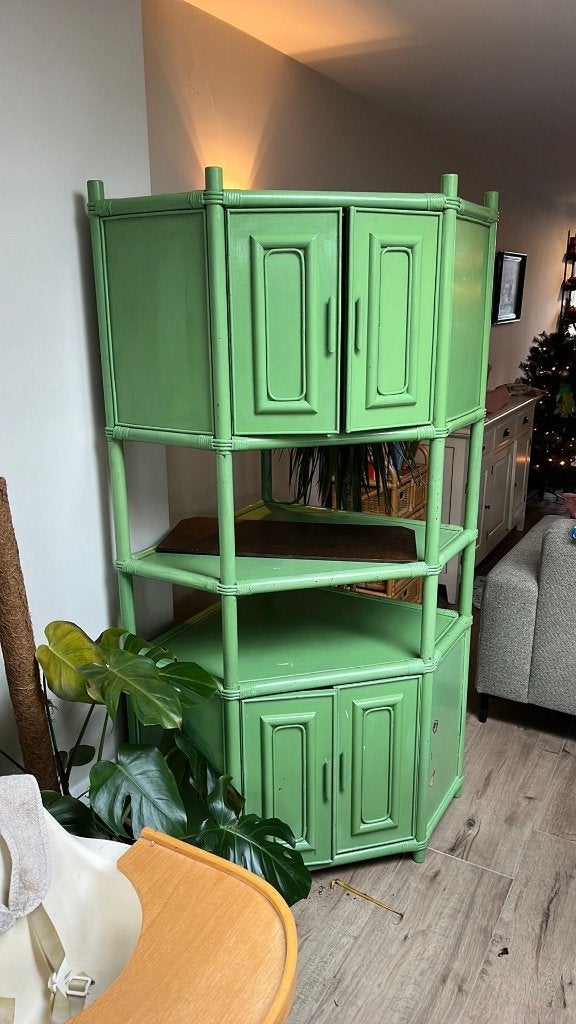 Vintage rotan hoekkast groen - bamboe stijl, Ophalen, Gebruikt, Vintage, 50 tot 100 cm