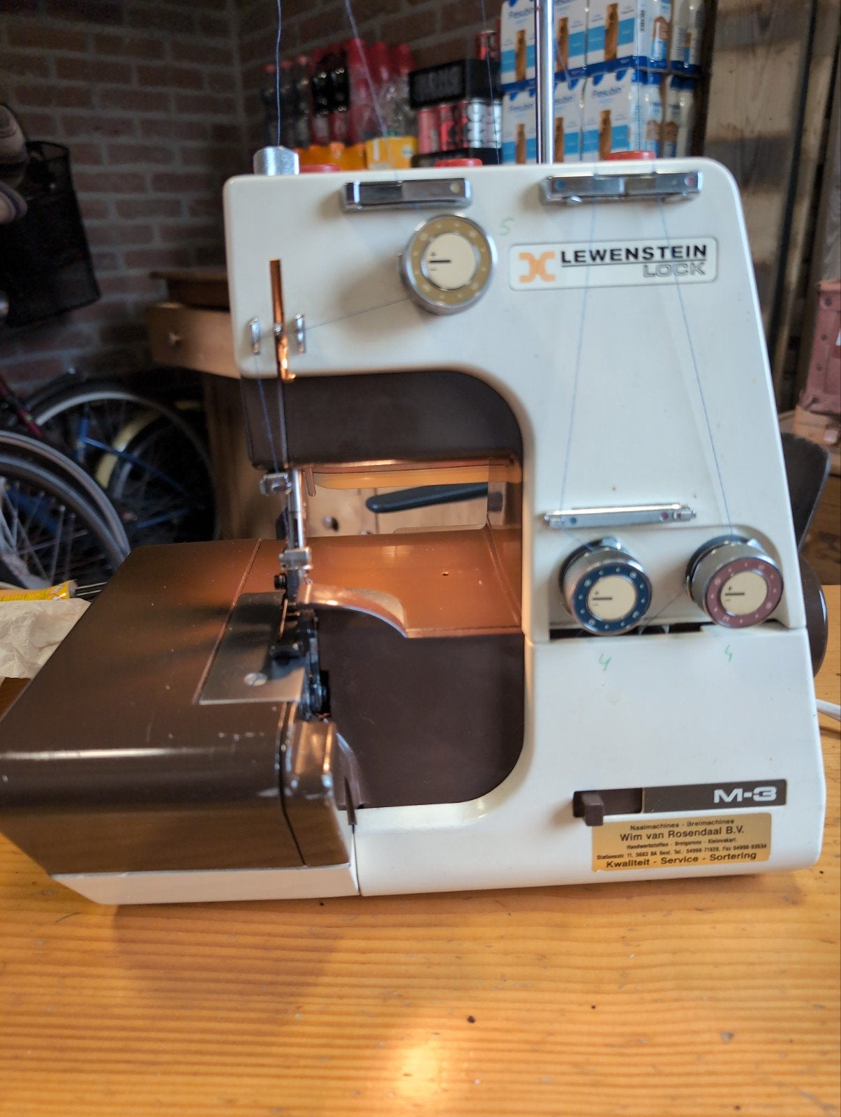 Lewenstein lockmachine M-3, Hobby en Vrije tijd, Naaimachines en Toebehoren, Lockmachine, Lewenstein, Ophalen