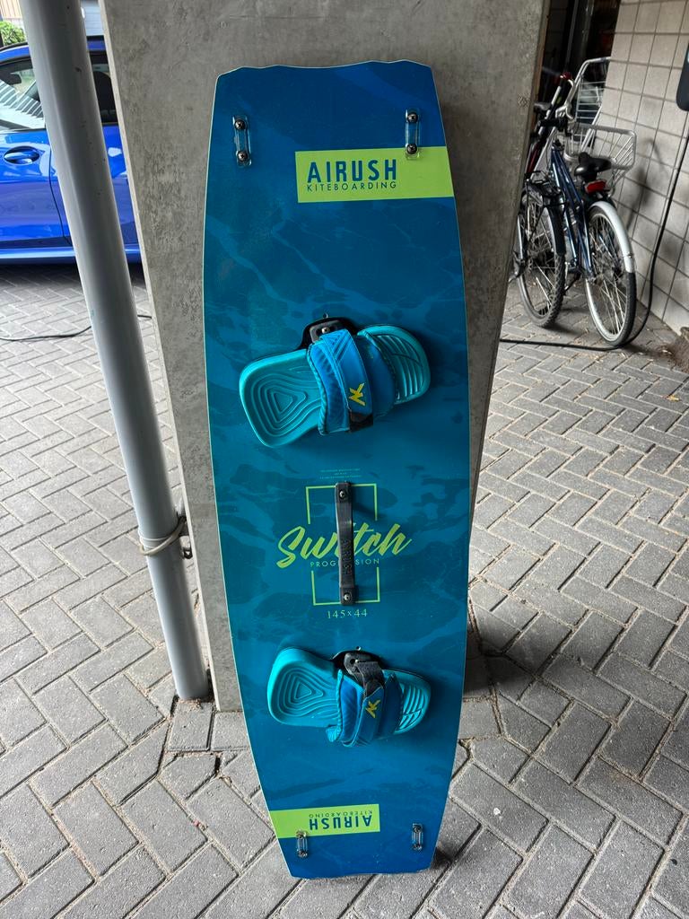 Kitesurfset: Switch Airush Board & Obsession MK10 Kites +bar, Watersport en Boten, Kitesurfen, Ophalen, Gebruikt, Kitesurf-set