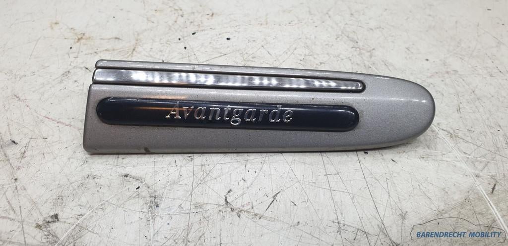 Stootstrip spatbord W211 Avantgarde rechts Mercedes E klasse, Gebruikt, Mercedes-Benz AG, Mercedes-Benz, Ophalen of Verzenden
