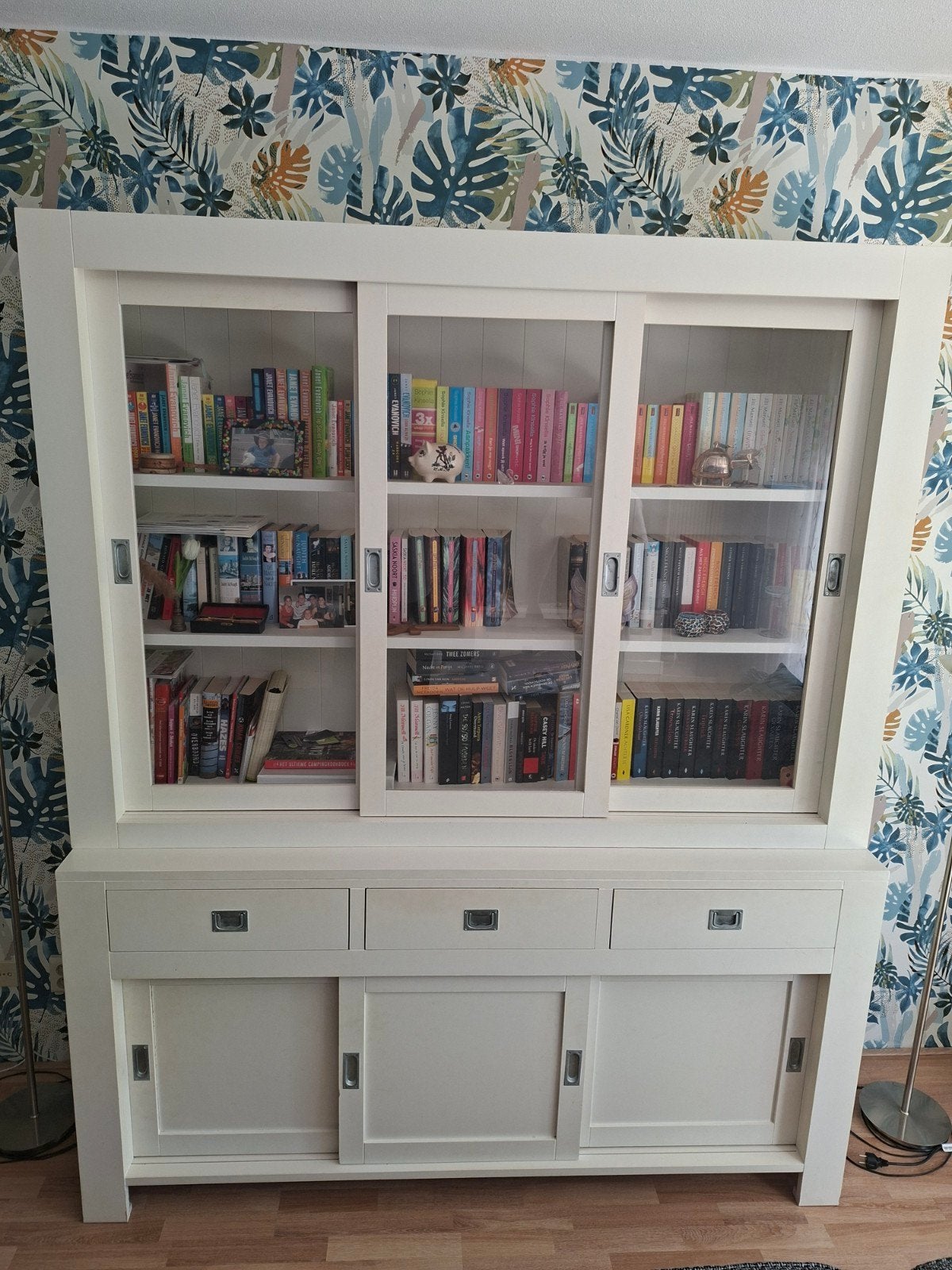 Mooie witte boekenkast met schuifdeuren en lades, Huis en Inrichting, Ophalen, Gebruikt, Met deur(en), 150 tot 200 cm