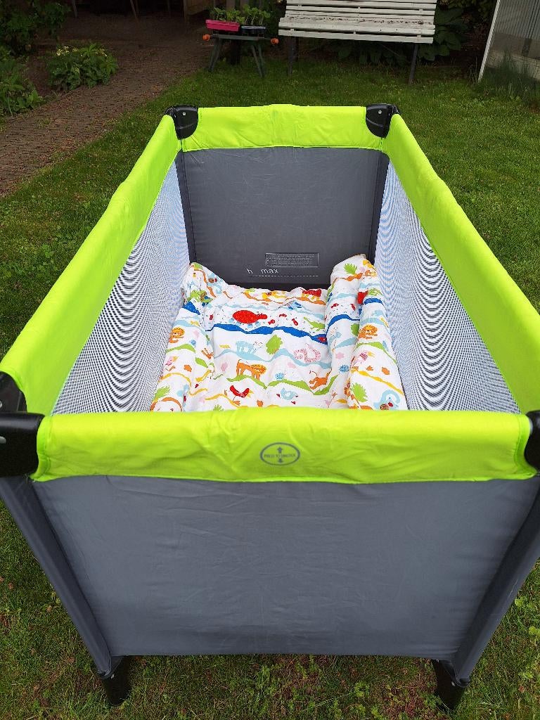 Campingbedje topmark plus matras, Kinderen en Baby's, Babywiegjes en Ledikanten, Ophalen, Zo goed als nieuw, Reisbedje