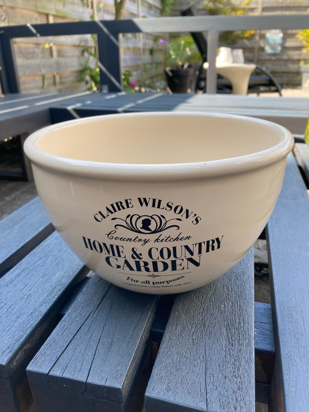 Grote schaal van Claire Wilson's Country Kitchen, Ophalen, Porselein of Keramiek, Schaal, Rond