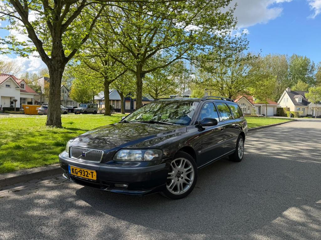 Volvo V70 2.3 T-5 250PK Automaat -NIEUWE APK- Leer -Cruise, Auto's, 1800 kg, Zwart, 1574 kg, Stationwagon