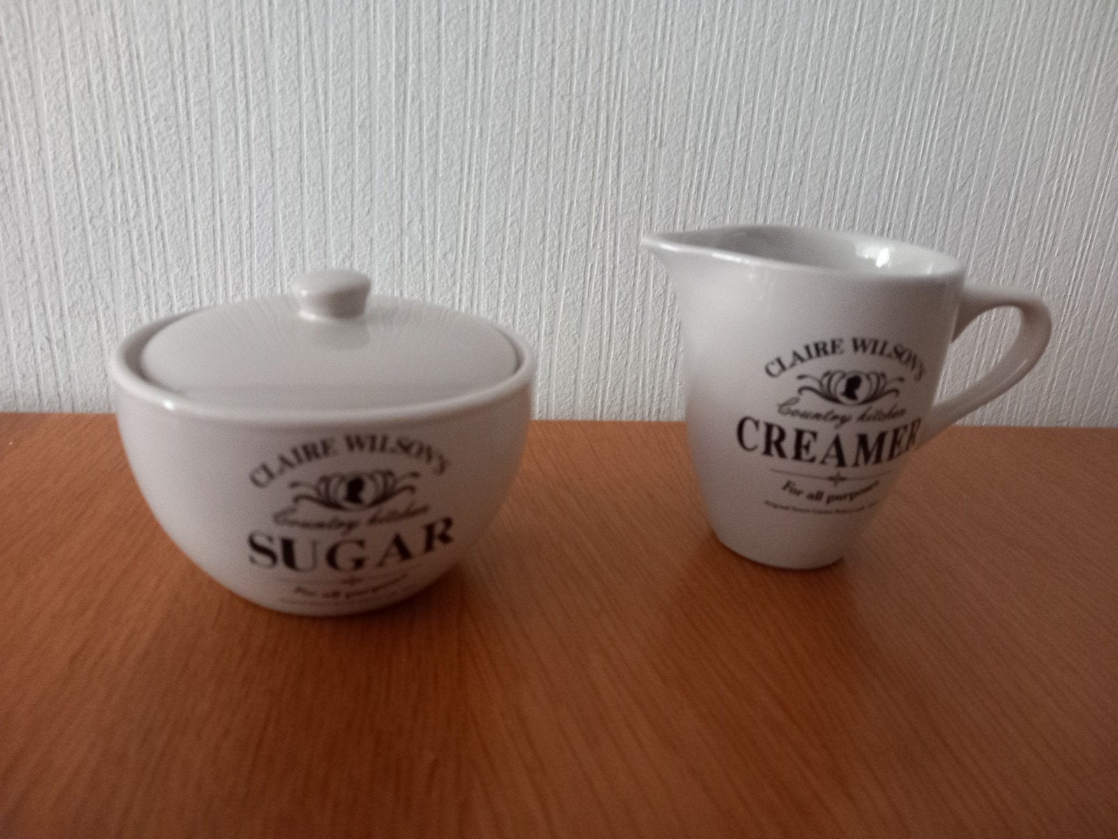 Claire Wilson's suikerpot en melkkan set, Huis en Inrichting, Keuken | Servies, Ophalen, Overige merken, Keramiek, Zo goed als nieuw