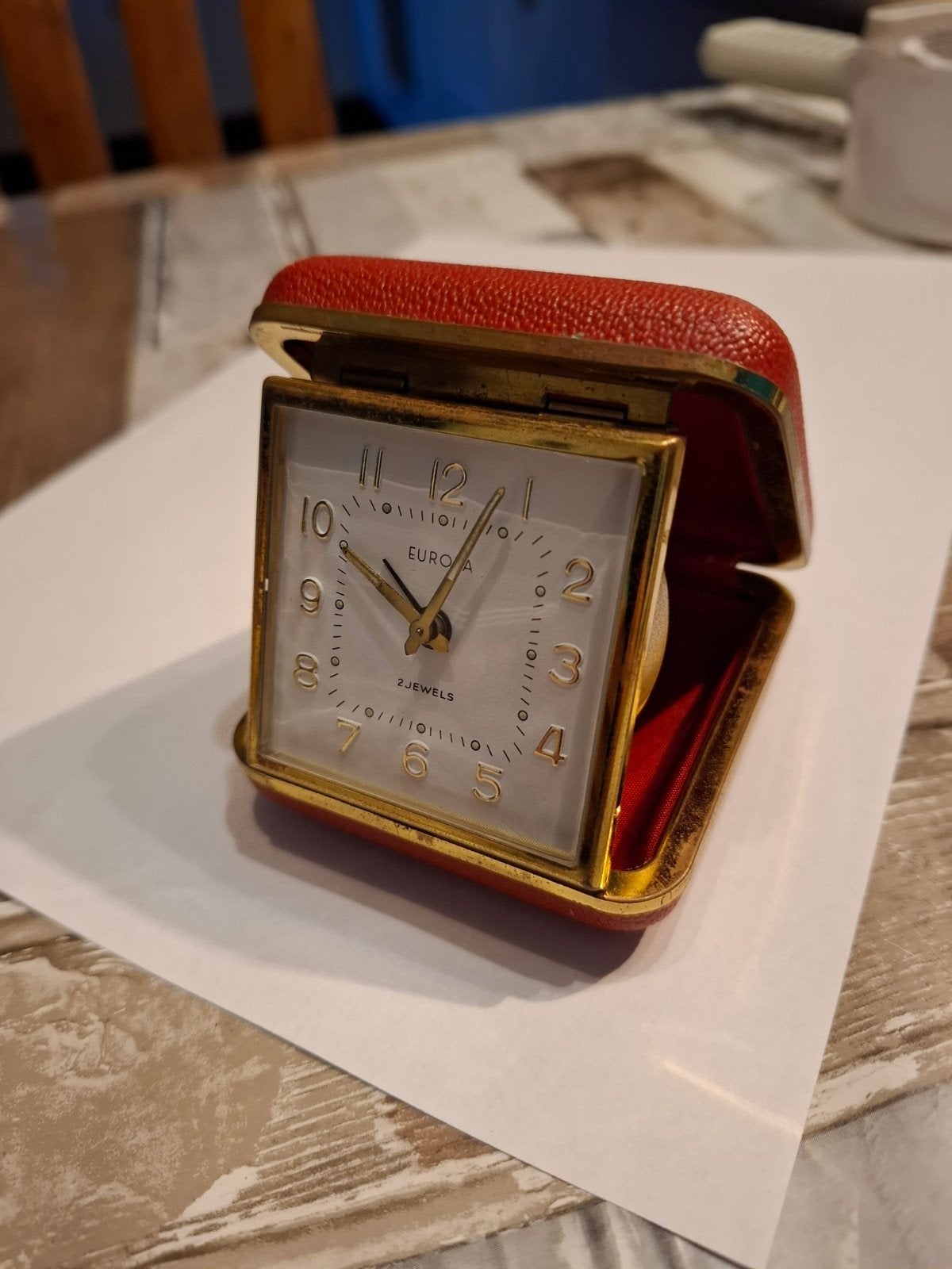 Vintage Europa reiswekker in rood leren etui, Ophalen of Verzenden