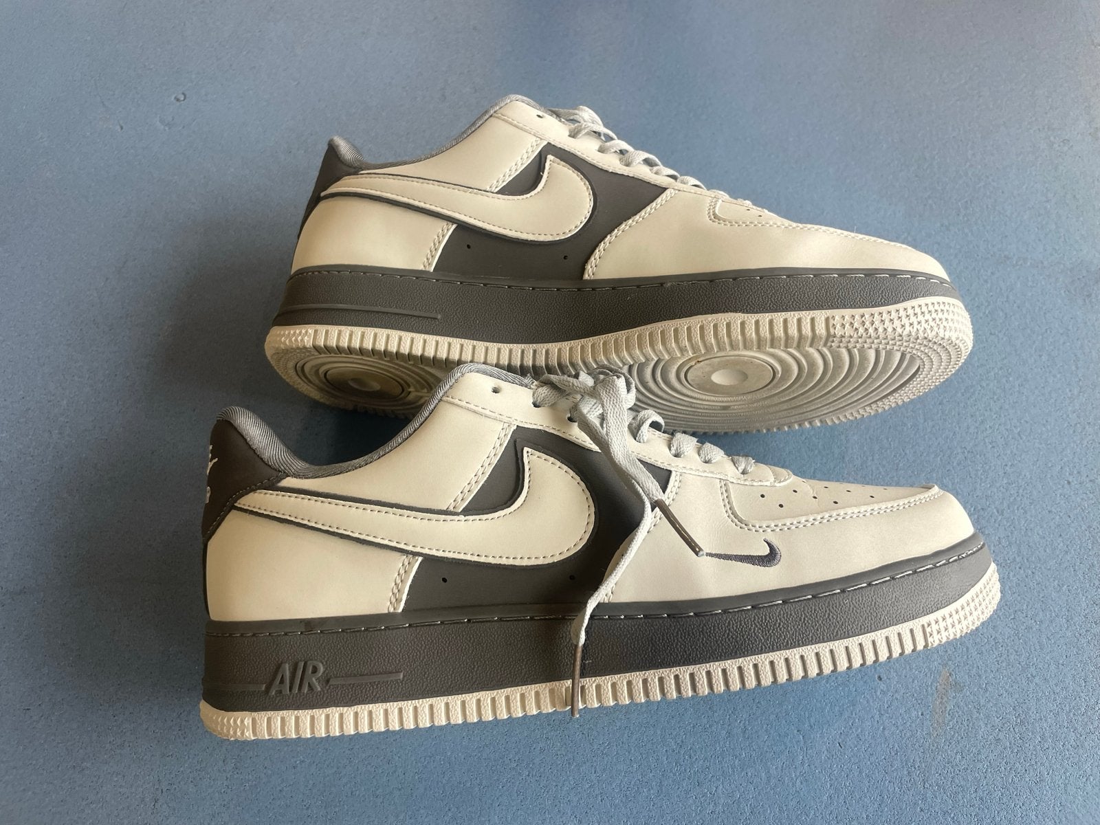 Nike Air Force 1 Low Grijs Maat 44 nieuw, Kleding | Heren, Overige kleuren, Nieuw, Ophalen of Verzenden, Sneakers of Gympen