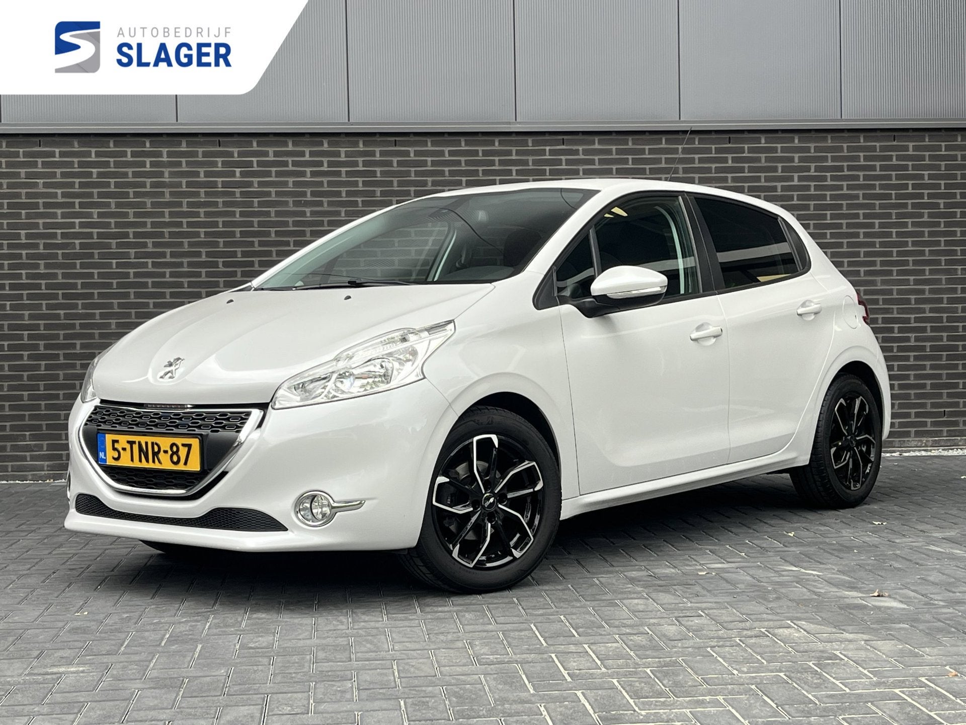 Peugeot 208 1.2 VTi Envy 5-deurs | Navi | 16" Sportvelgen |, Voorwielaandrijving, Euro 5, Stof, Gebruikt