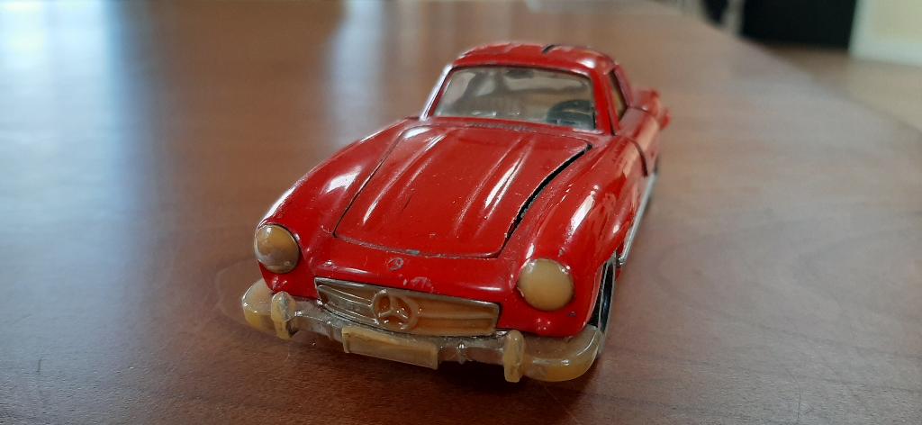 CORGI TOYS MERCEDES 300SL GULLWING 1/43 VAN 1980'S CLASSICS, Ophalen of Verzenden, Gebruikt, Auto, Corgi