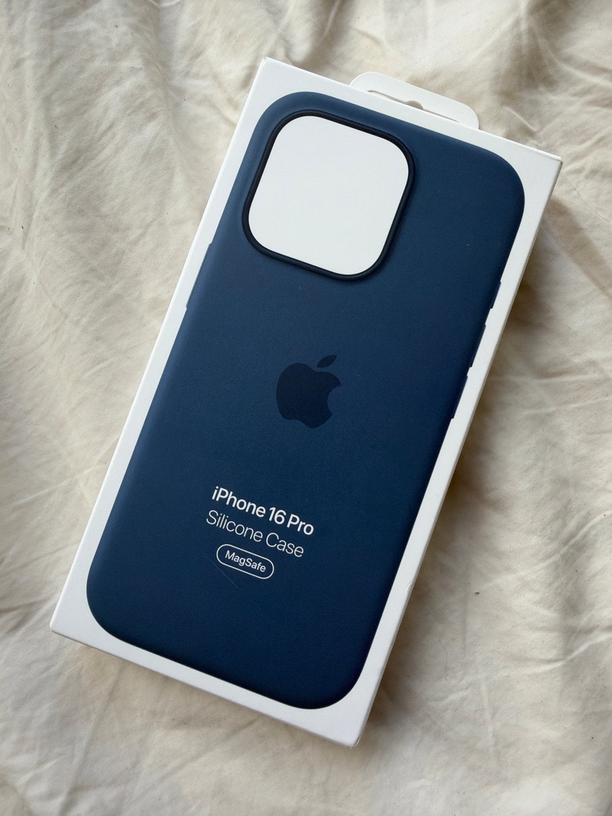 Apple iPhone 16 Pro Silicone Case met MagSafe - Nieuw, Telecommunicatie, IPhone 16 Pro, MagSafe, Nieuw, Hoesje of Tasje
