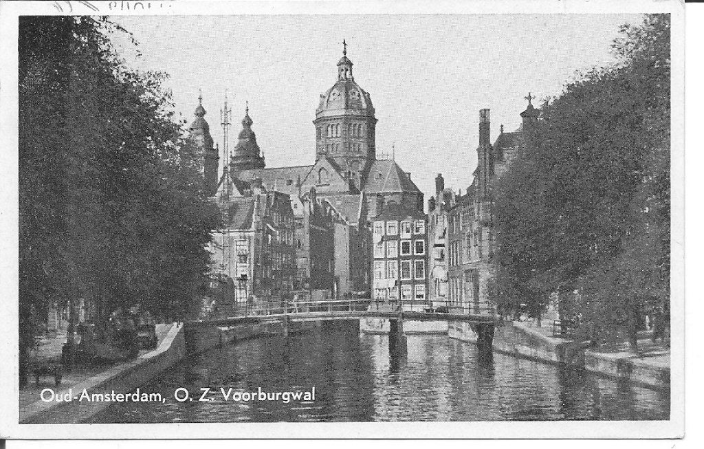 Oud-Amsterdam, O.Z. Voorburgwal - Ansichtkaart 1945, Ophalen of Verzenden, 1940 tot 1960, Gelopen, Noord-Holland