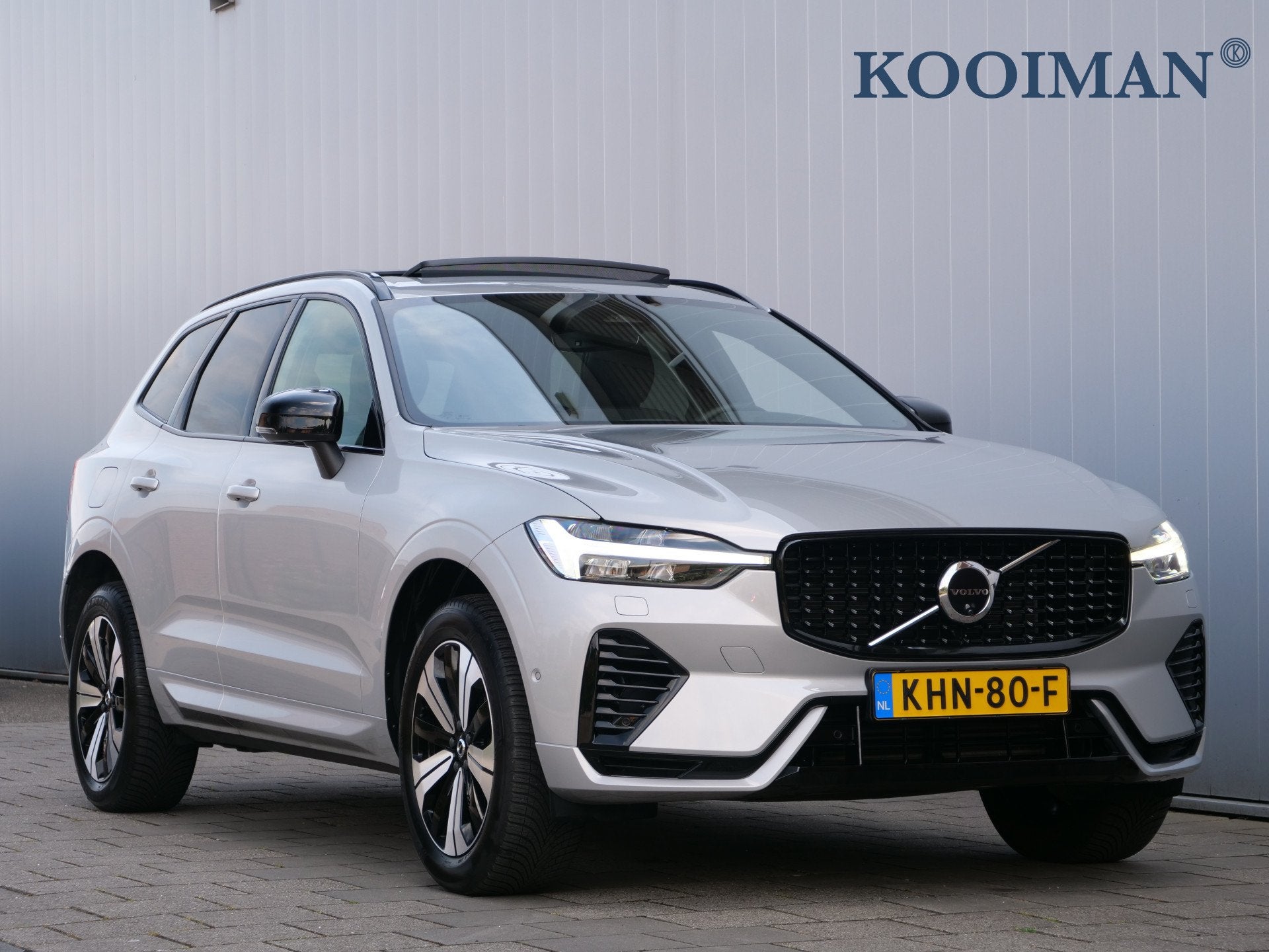 Volvo XC60 2.0 T6 350 Pk Plug-in hybrid AWD Plus Dark Pano-d, Automaat, 4 cilinders, 1969 cc, Leder en Stof