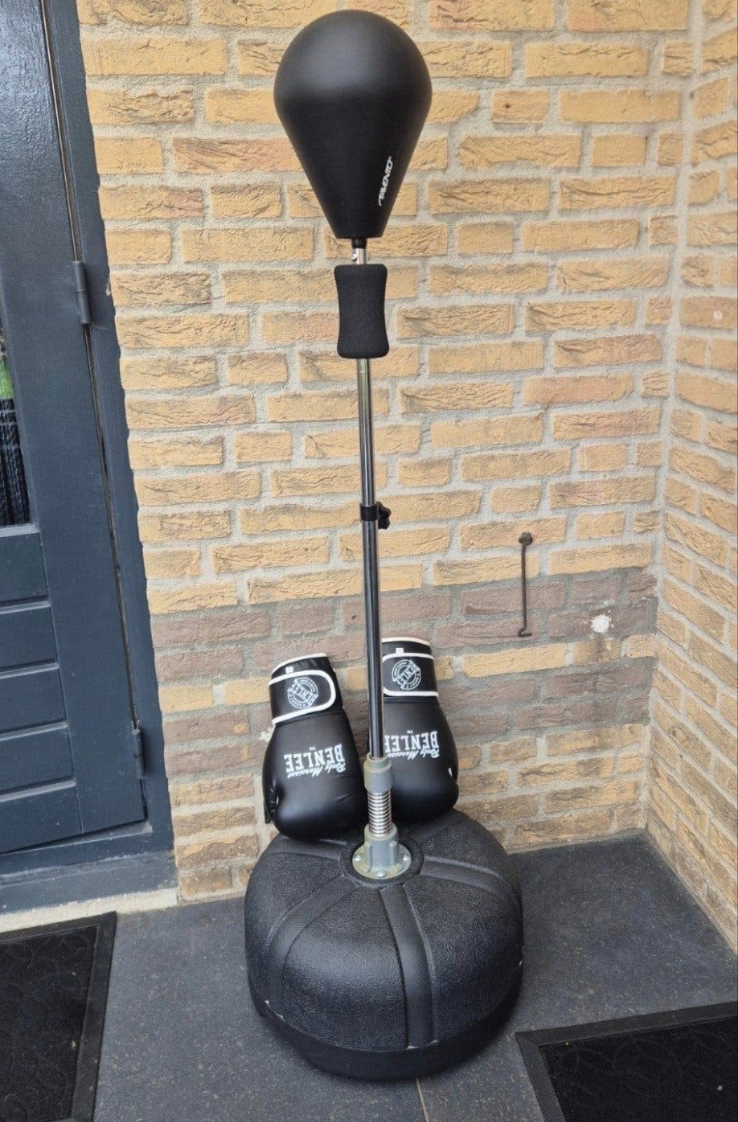 Boksbal met handschoenen - Nieuwstaat, Ophalen