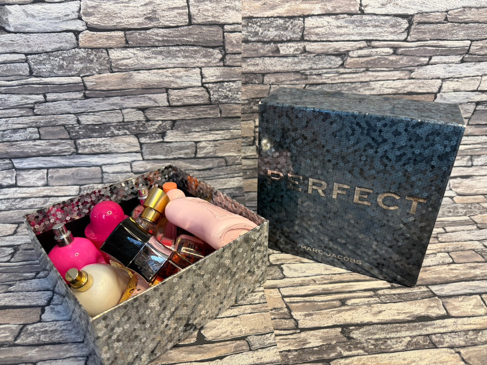 Mooie parfumset – 11 verschillende parfums, Ophalen of Verzenden, Zo goed als nieuw, Parfumfles