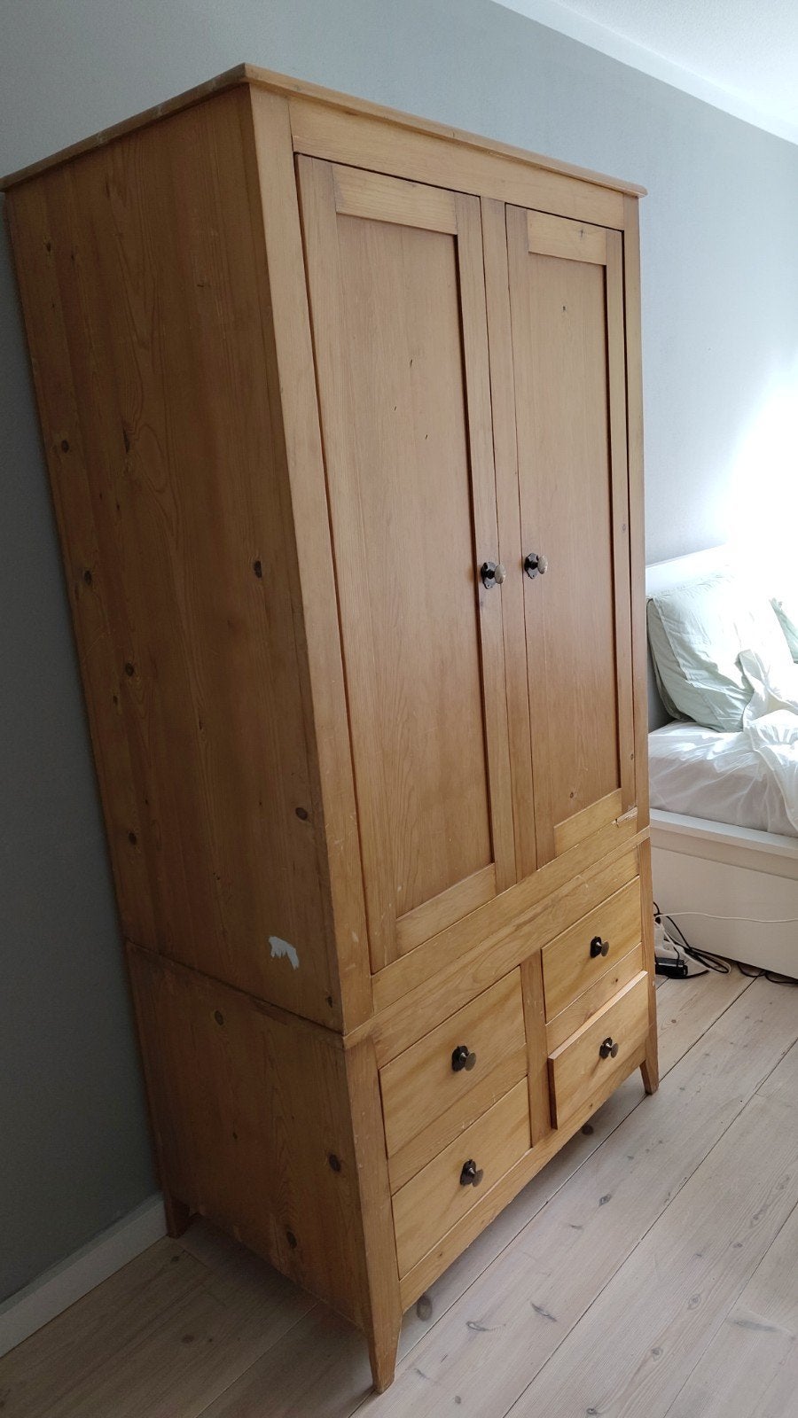 Foto 6 van Massief hout klerenkast in 2 delen