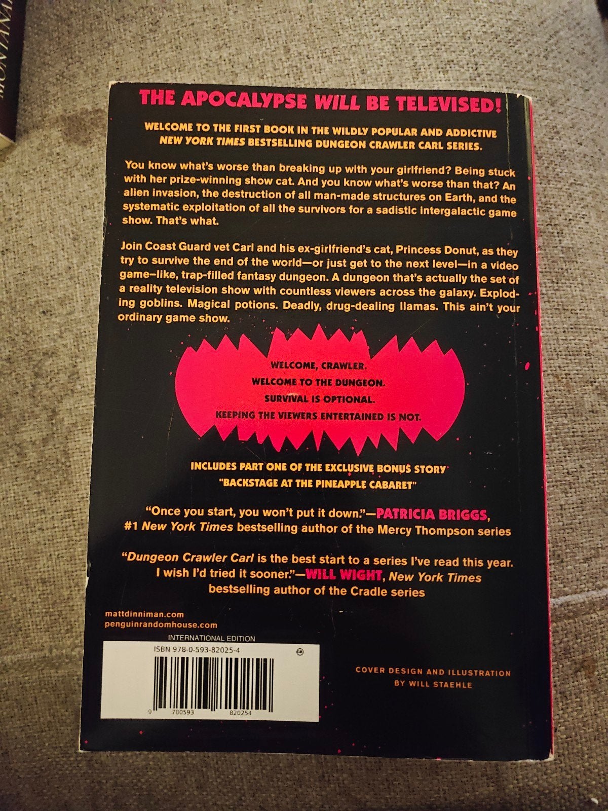 Foto 2 van Dungeon Crawler Carl - Matt Dinniman (Paperback, Engels)