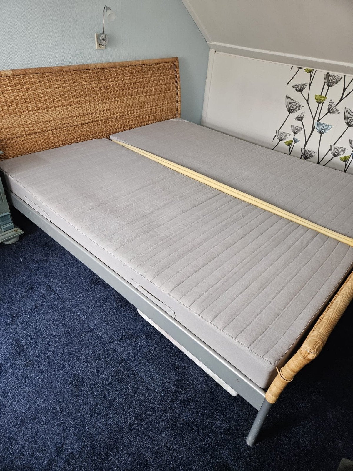 Tweepersoonsbed 180x200 met rotan hoofdeinde Spijkenisse, Huis en Inrichting, Slaapkamer | Bedden, Ophalen, Overige materialen