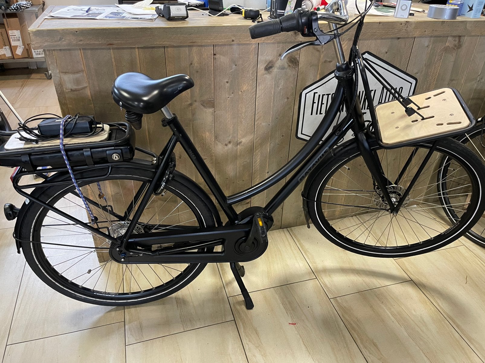 Batavus packd elektrische middenmotor 28 inch 7V maat 61 cm, 59 cm of meer, Ophalen, Zo goed als nieuw, Batavus