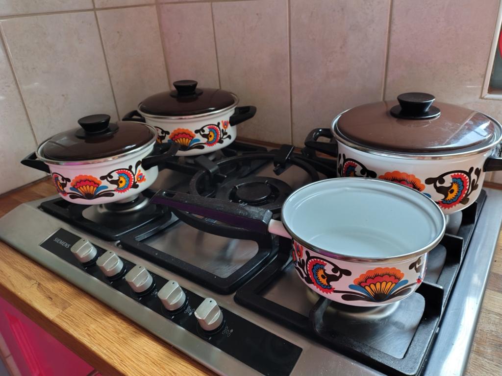 4-delige Retro Pannenset met Bloemmotief, Huis en Inrichting, Keuken | Potten en Pannen, Ophalen of Verzenden, Gebruikt, Overige materialen