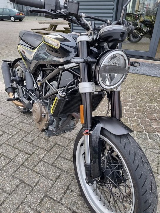 HUSQVARNA SVARTPILEN 401 (bj 2019), Motoren, Motorrijbewijs A, Bedrijf, Onbekend, 373 cc