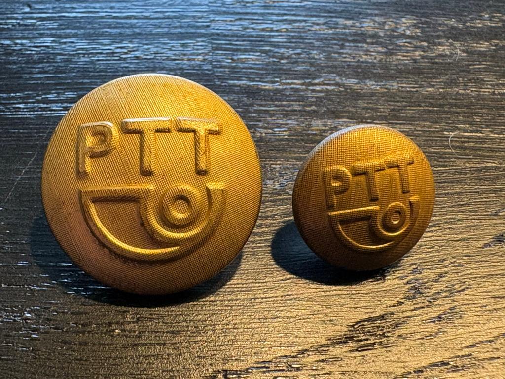 Vintage PTT Knopen - Set van 2, Verzamelen, Speldjes, Pins en Buttons, Ophalen of Verzenden