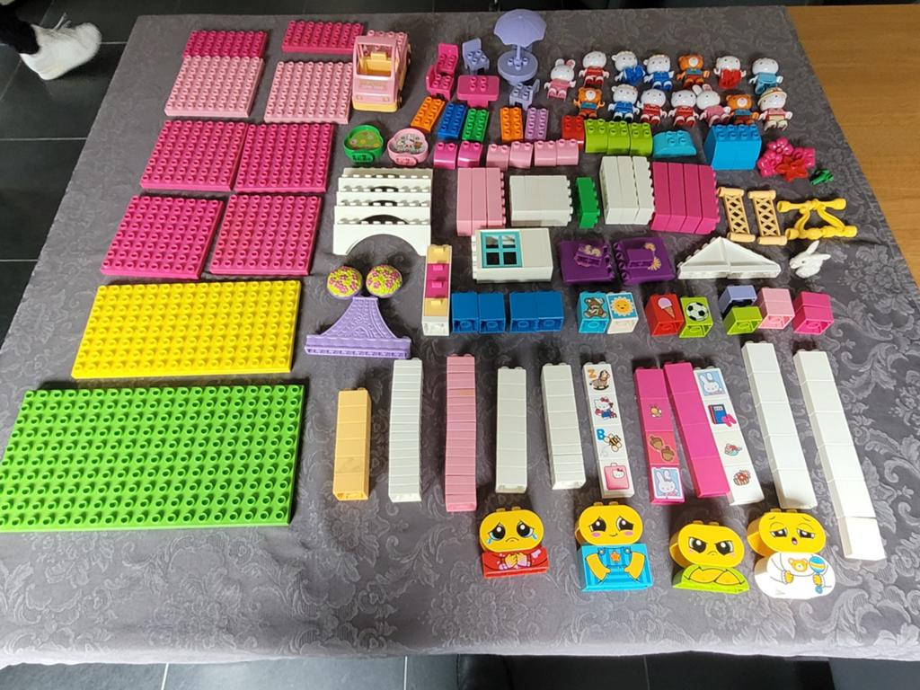 Grote partij bouwblokken, ca. 190 stuks - hello kitty, Ophalen of Verzenden, Gebruikt