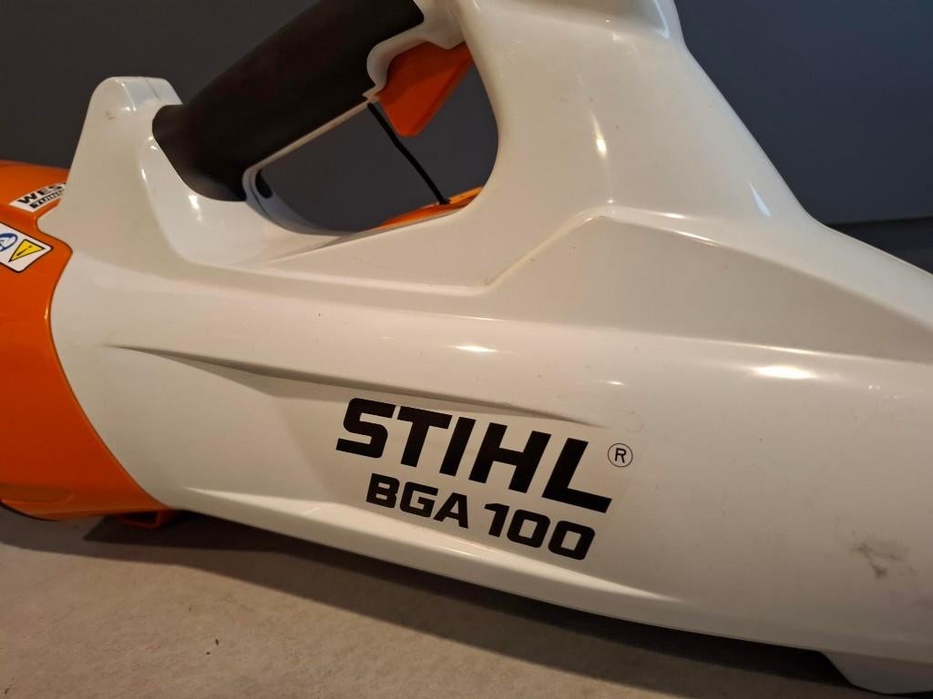 Stihl BGA100 bladblazer, Stihl, Handgedragen, Ophalen of Verzenden, Zo goed als nieuw
