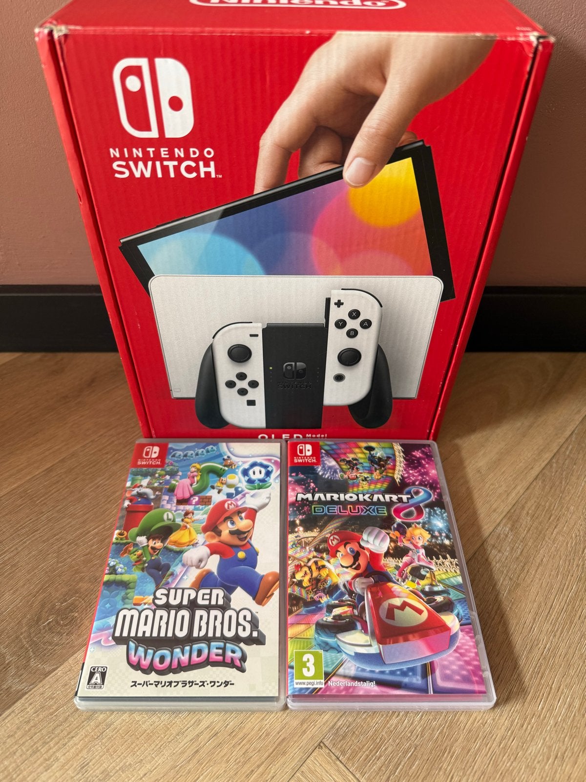 Nintendo Switch OLED Wit + 2 Mario Games – Compleet in doos, Spelcomputers en Games, Switch OLED, Met 2 controllers, Ophalen of Verzenden