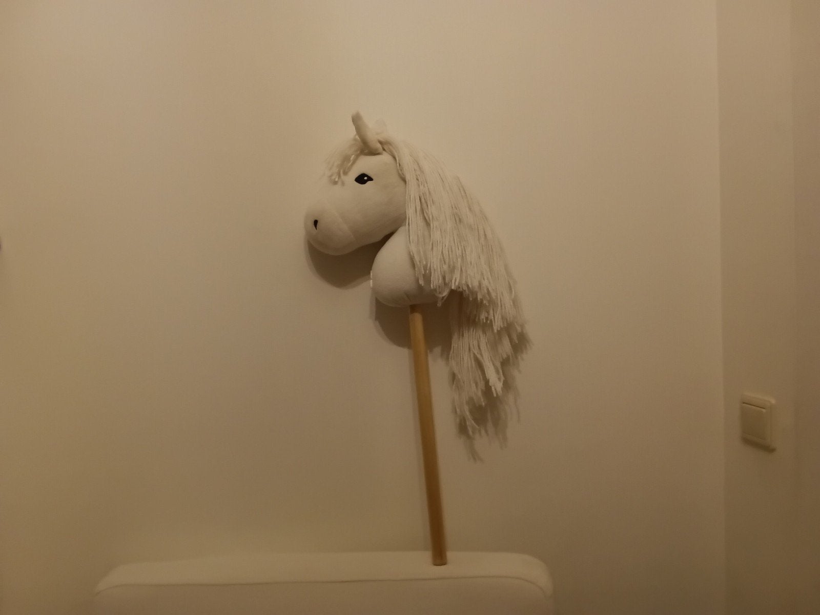 Mooie wit stokpaard, Ophalen