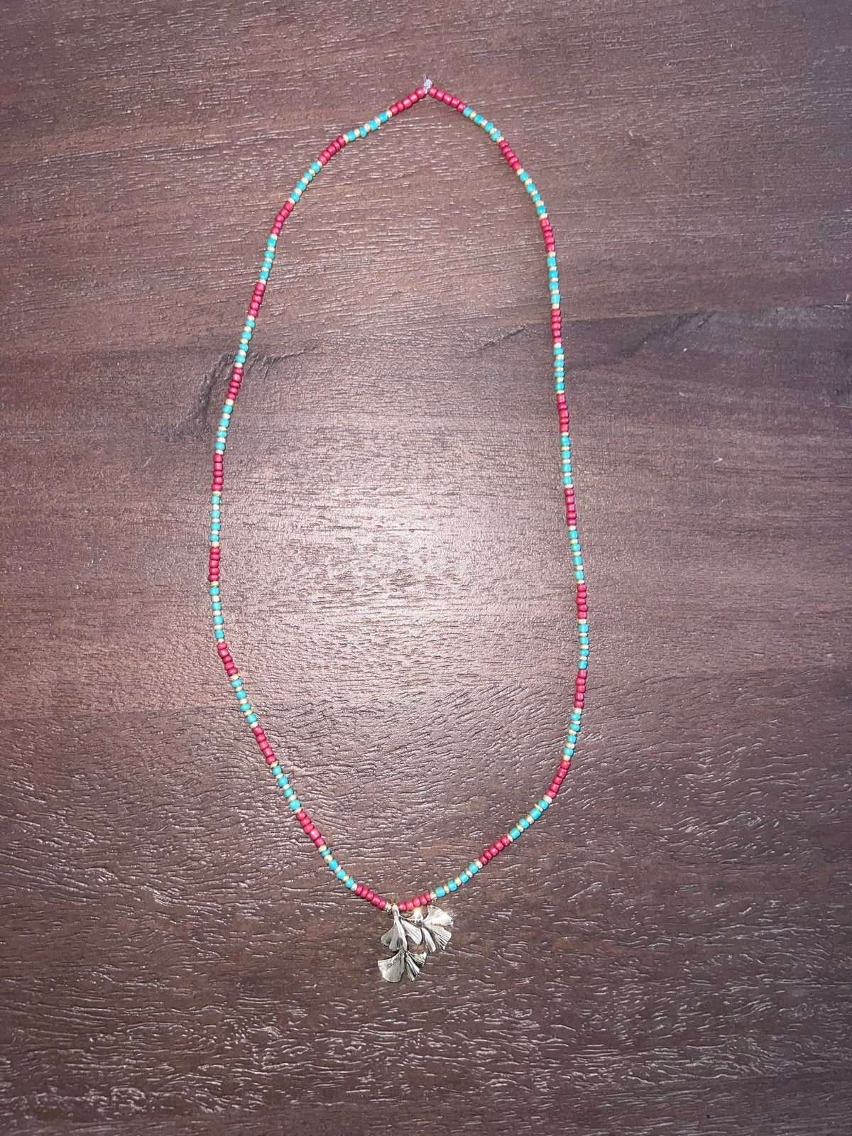 Kralenketting met schelp of hanger, Overige kleuren, Nieuw, Ophalen of Verzenden, Overige materialen