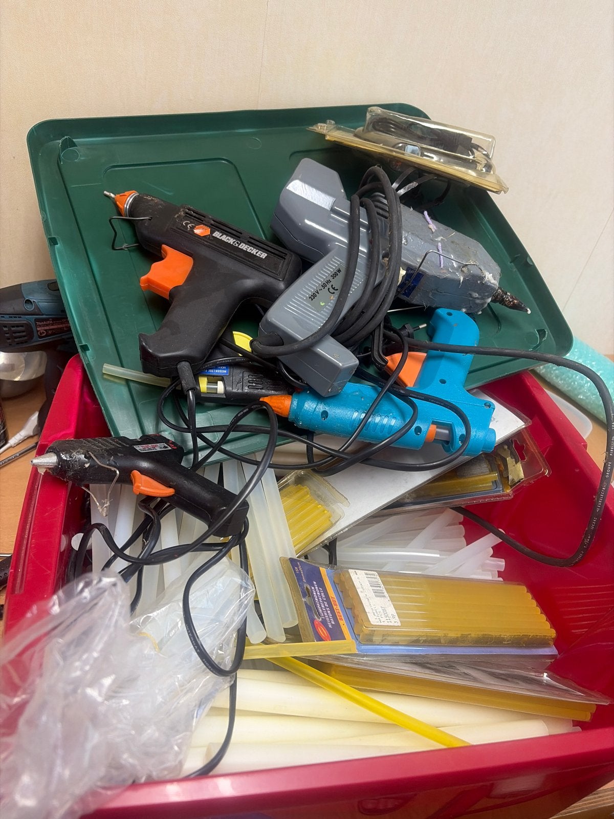 Grote partij lijmpistolen en lijmsticks, Doe-het-zelf en Verbouw, Gereedschap | Handgereedschap, Ophalen, Gebruikt