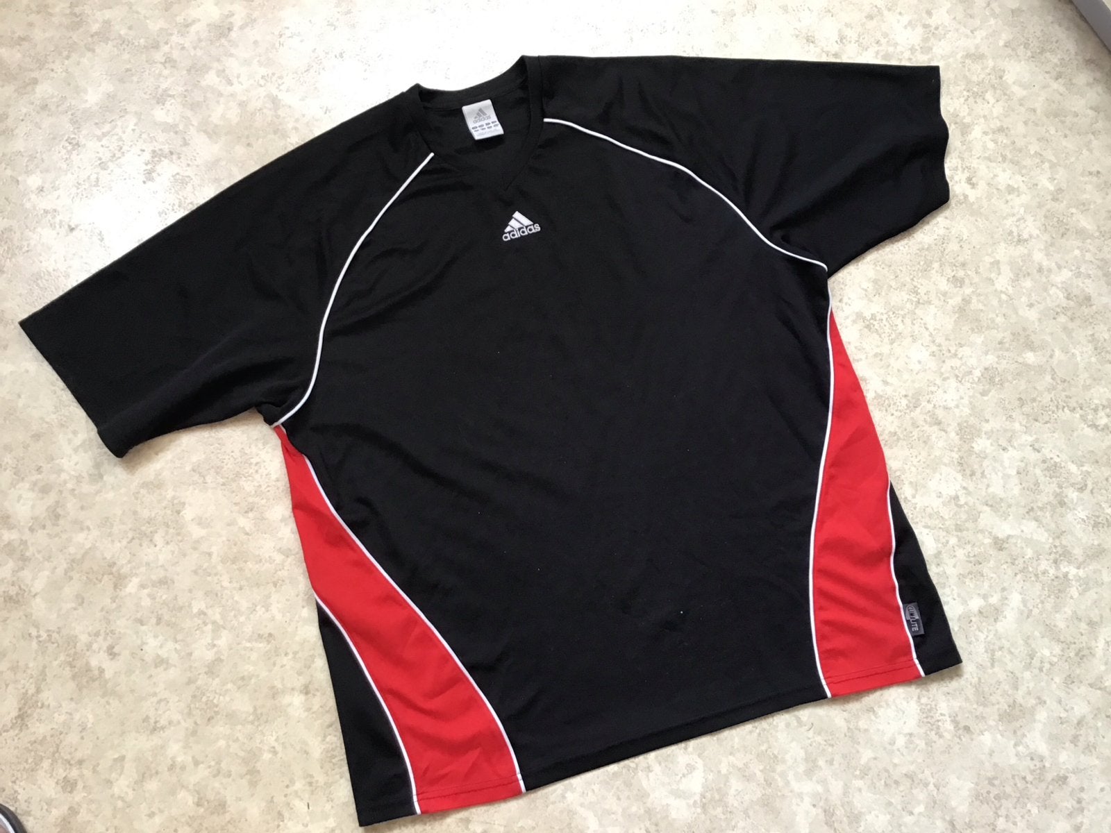 Adidas sportshirt zwart rood wit - Maat L, Maat 52/54 (L), Fitness, Zwart, Ophalen of Verzenden