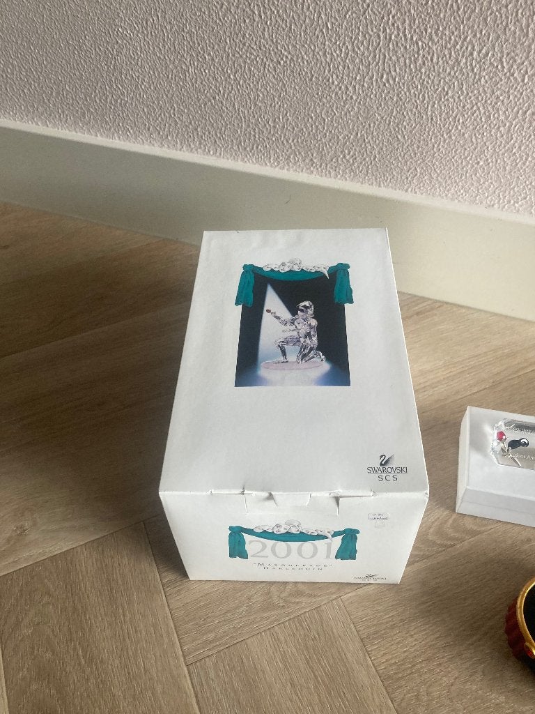 Swarovski Harlekijn met plaquette en display, Verzamelen, Ophalen of Verzenden, Zo goed als nieuw, Figuurtje