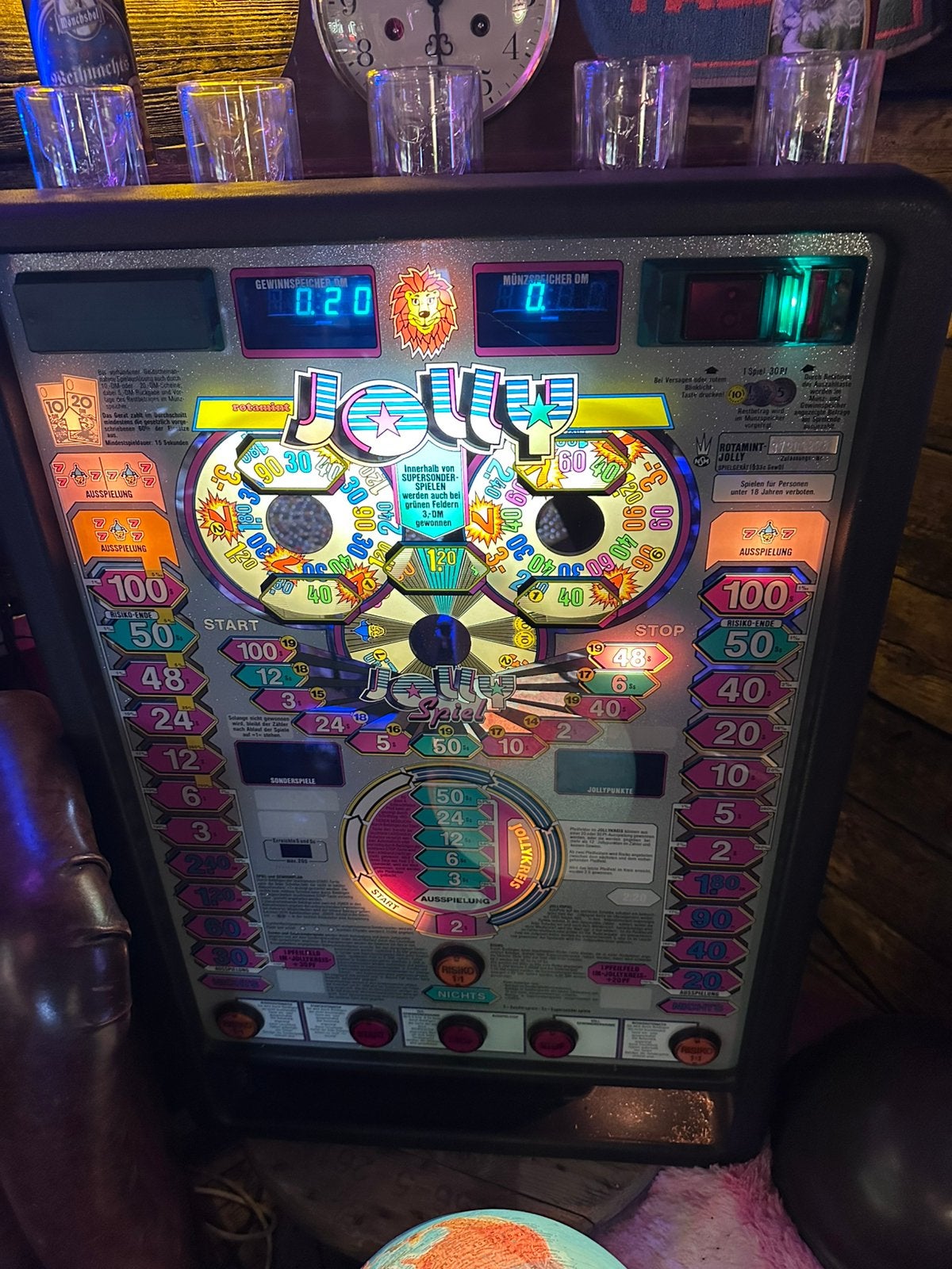 Te koop oude Duitse gokkast voor aan de muur., Verzamelen, Automaten | Gokkasten en Fruitautomaten, Overige munten, Ophalen, Zo goed als nieuw