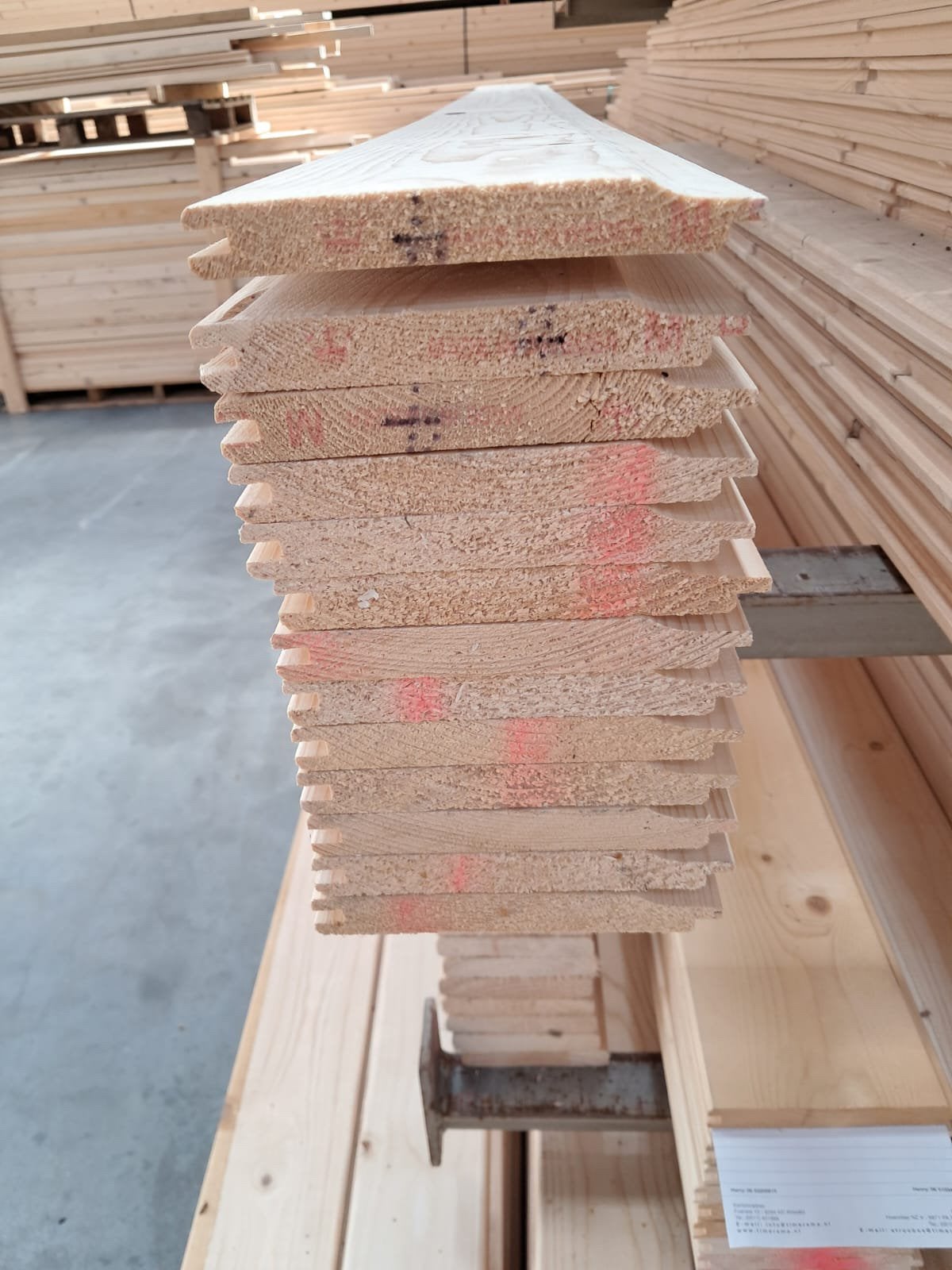 Partijtje vuren rabat 1,8×13,5 glad, Ophalen, Zo goed als nieuw