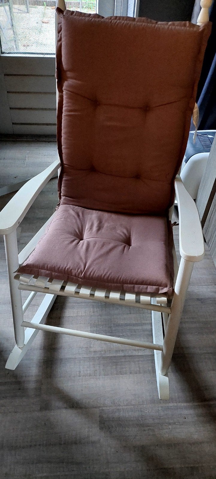 Te koop witte schommelstoel, Ophalen