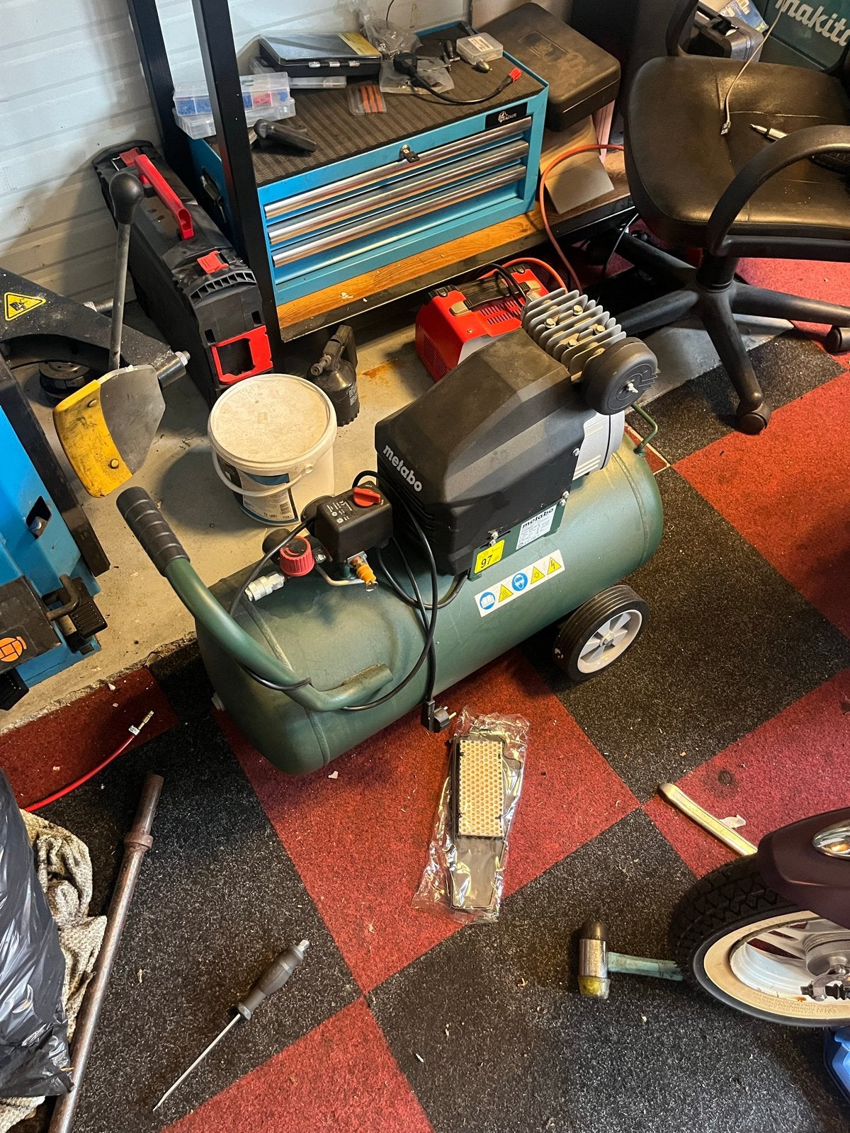 Metabo Basic 250-50 W Compressor - Zo goed als nieuw, Doe-het-zelf en Verbouw, 6 tot 10 bar, Ophalen of Verzenden, Zo goed als nieuw