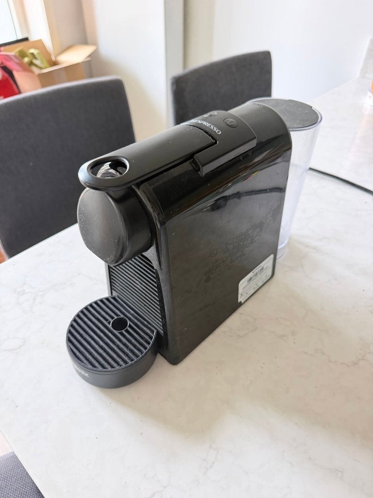 Nespresso Magimix Essenza Mini koffiezetapparaat, Witgoed en Apparatuur, Koffiezetapparaten, Ophalen, Gebruikt, Espresso apparaat