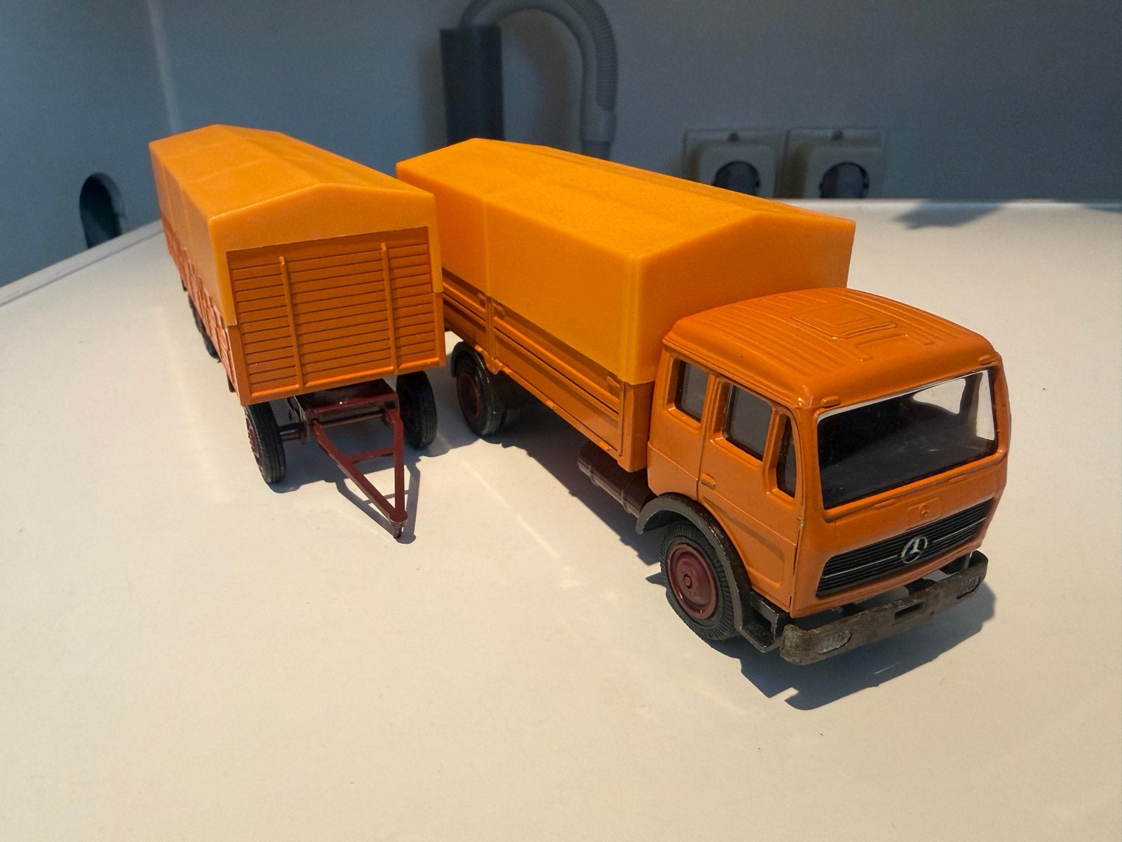 NZG Modelle Mercedes-Benz 1632 vrachtwagen met aanhanger, Ophalen of Verzenden, Gebruikt, Bus of Vrachtwagen, NZG